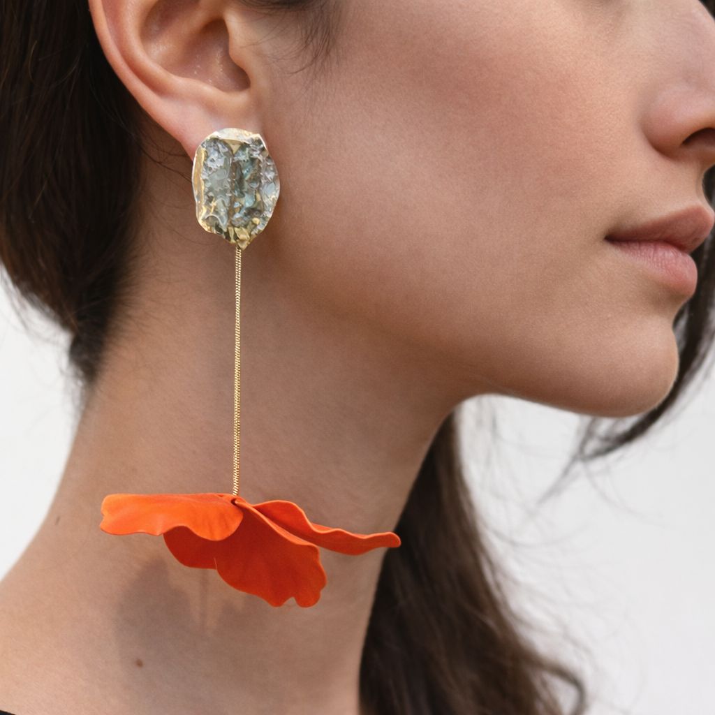 The Sculptural Petal Drop